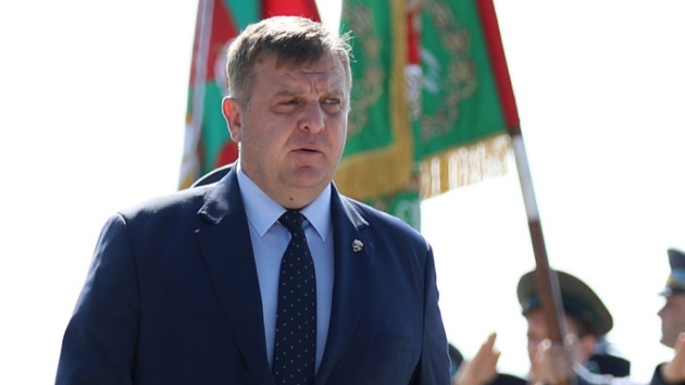 Само Каракачанов успя да започне модернизация на армията 